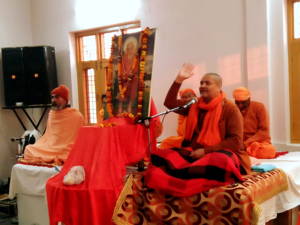 SwamiVyasanandWavingBlesisngs